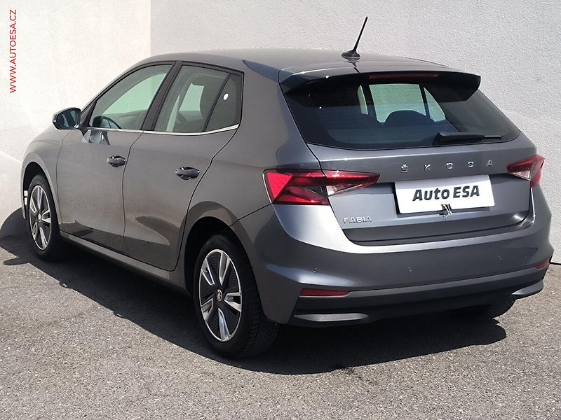 Škoda Fabia (2023) 1.0 TSi, Style, navi - fotka 6 z 25