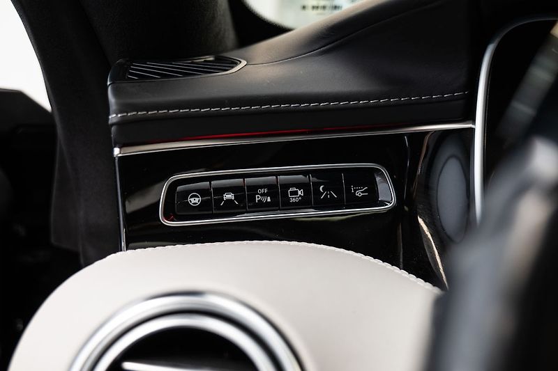 Mercedes-Benz Třídy S 4MATIC coupé - fotka 18 z 24