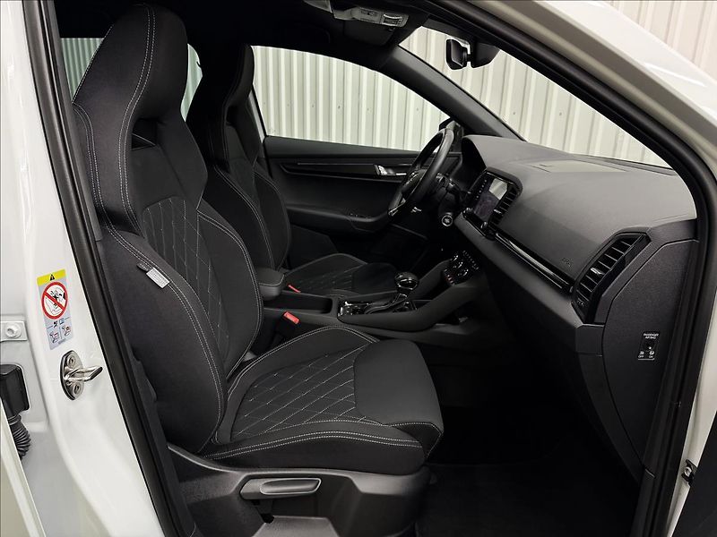 Škoda Karoq SPORTLINE 1.5TSI DSG ACC DCC - fotka 40 z 43