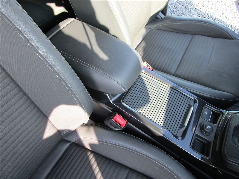 Ford Kuga 2.0TDCi 132kW AWD, automat - fotka 21 z 41