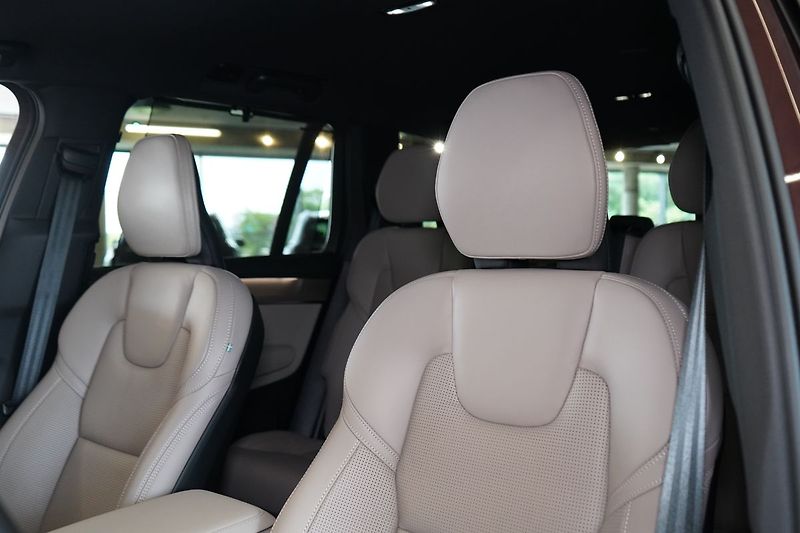 Volvo XC90 B5 AWD PLUS Dark, Vzduch, 360° - fotka 16 z 50