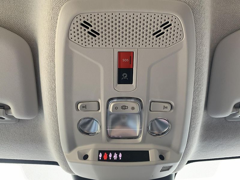 Citroën C4 X SHINE 1.2 PureTech - fotka 25 z 30