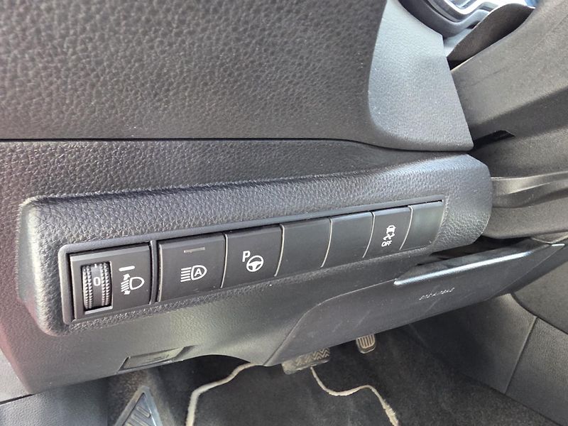 Toyota Corolla 1.8-HYBRID-AUTOMAT-NAVI-KAMERA - fotka 13 z 15