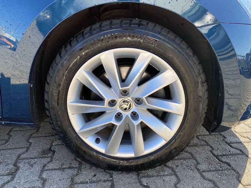 Škoda Superb (2023) Combi 2.0 TDI DSG Style - fotka 31 z 35