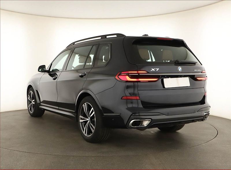 BMW X7 (2023) xDrive40d - fotka 4 z 20