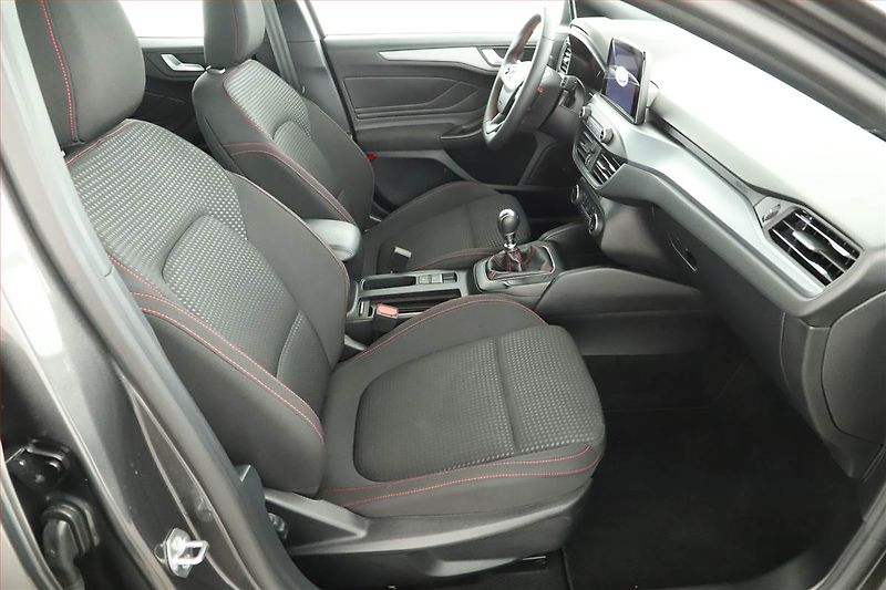 Ford Focus (2023) ST-Line 1.0 MHEV - fotka 7 z 14