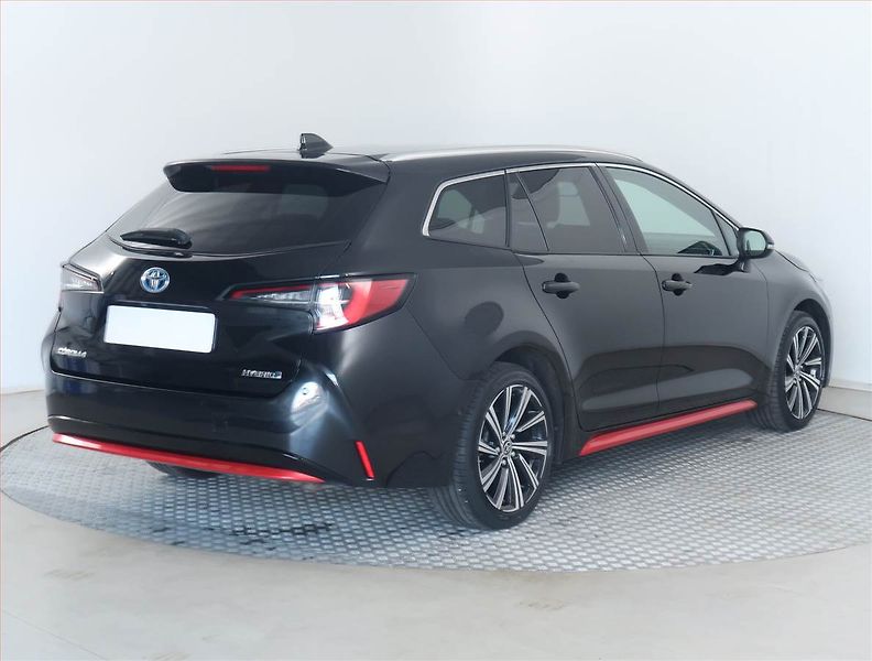 Toyota Corolla (2022) Style 1.8 Hybrid - fotka 5 z 17