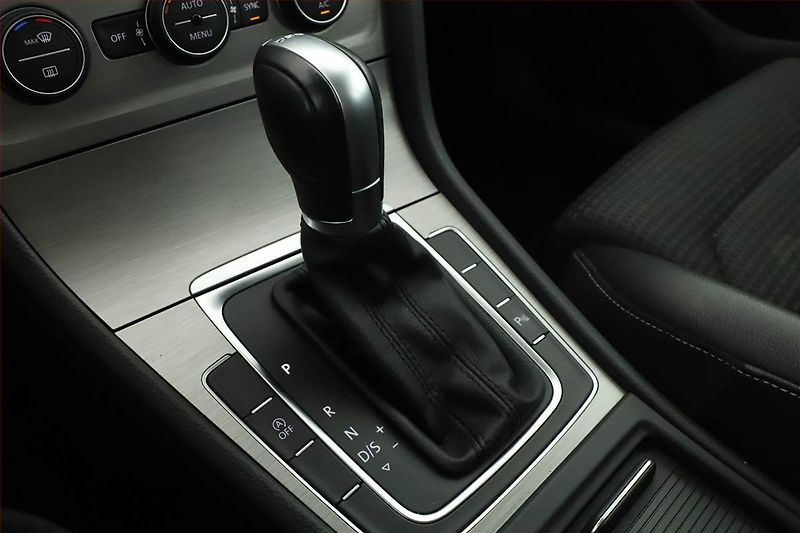 Volkswagen Golf (2016) 1.4 TSI, Automat, ČR,1.maj - fotka 11 z 16