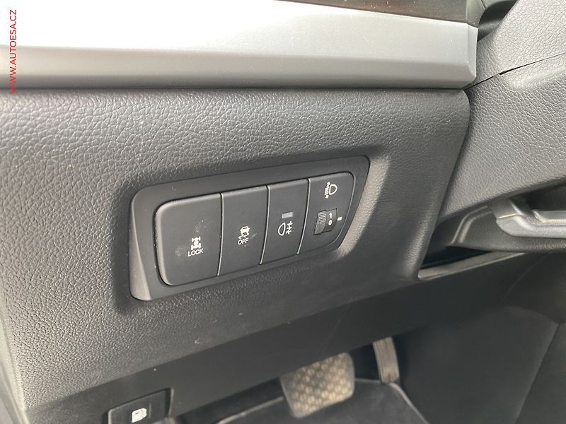 SsangYong Korando (2015) 2.0 TD 4x4, AT, TZ, kůže - fotka 15 z 16