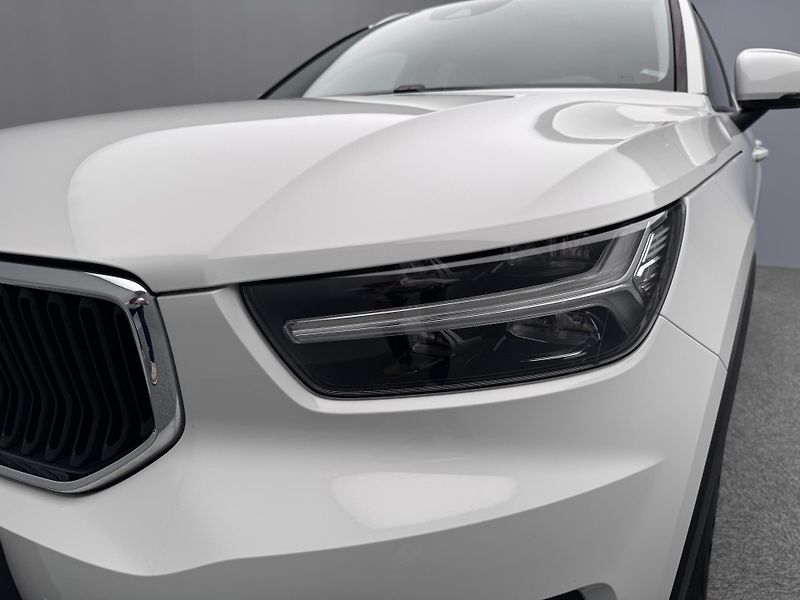 Volvo XC40 T3 MOMENTUM REZERVACE - fotka 20 z 47