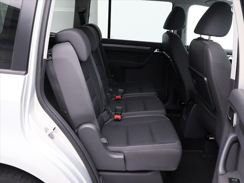 Volkswagen Touran 1,6 TDI 77kW DSG Comfortline C - fotka 13 z 32