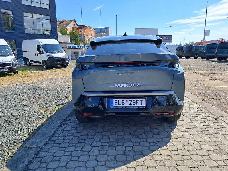 Peugeot 3008 GT Elektromotor 157 kW / 210 k - fotka 6 z 19
