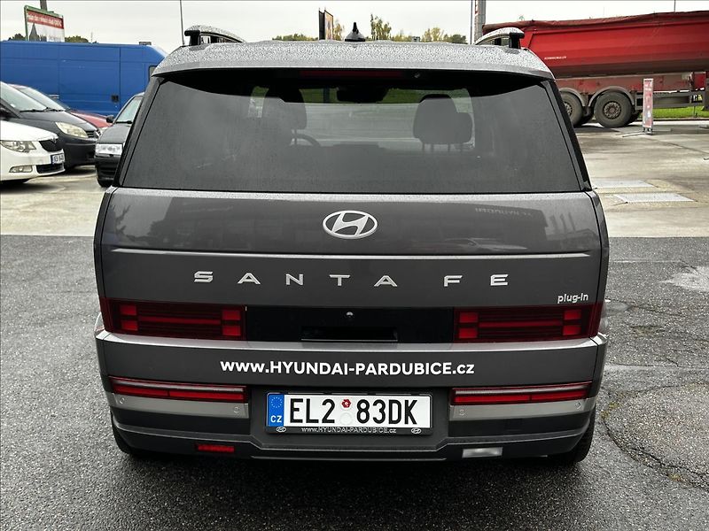 Hyundai Santa Fe 1,6 PHEV STYLE PREMIUM 4X4 - fotka 5 z 15
