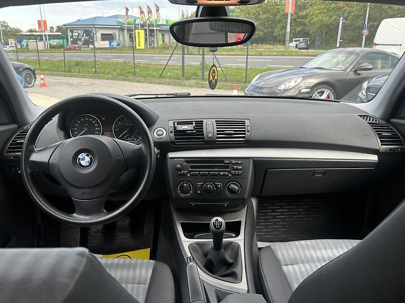 BMW Řada 1 (2006) BMW 116 2006 - fotka 10 z 16
