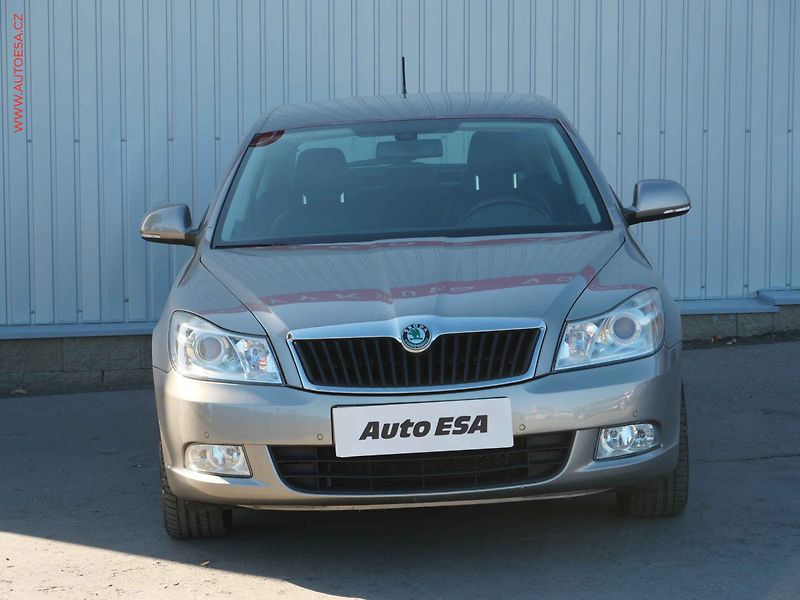 Škoda Octavia (2011) 1.6TDi, Elegance - fotka 2 z 23