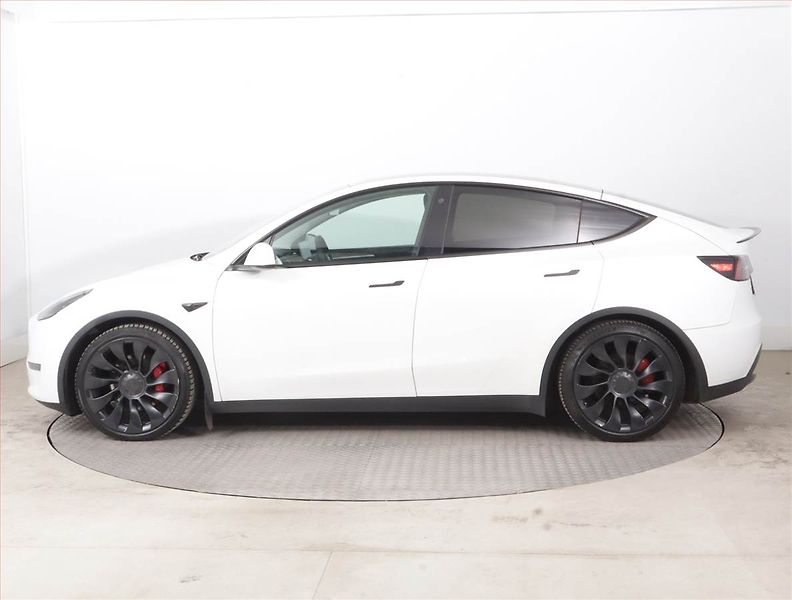 Tesla Model Y (2022) Performance 79kWh, SoH 91% - fotka 3 z 21