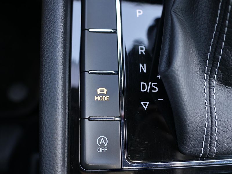 Škoda Superb 1,8 TSI DSG CZ Sportline DCC - fotka 19 z 28