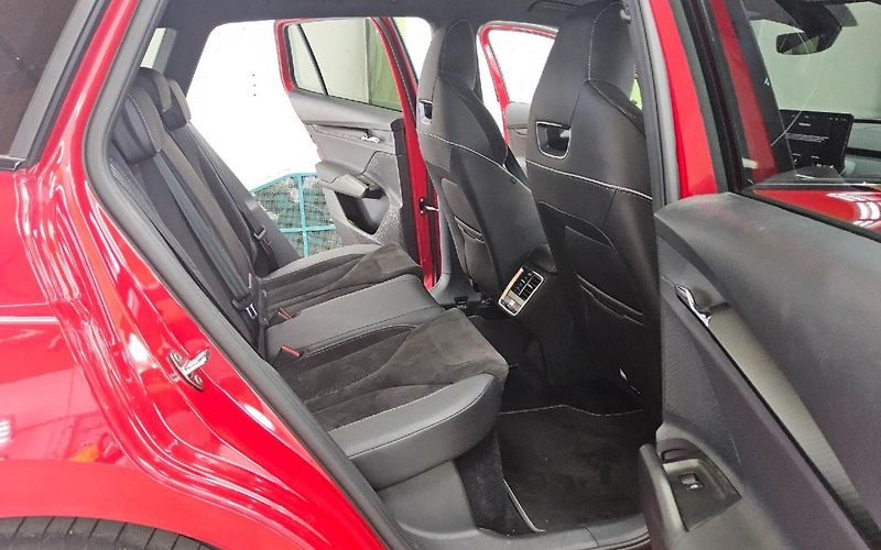 Škoda Enyaq iV80 SPORTLINE SOH 96% - fotka 7 z 8