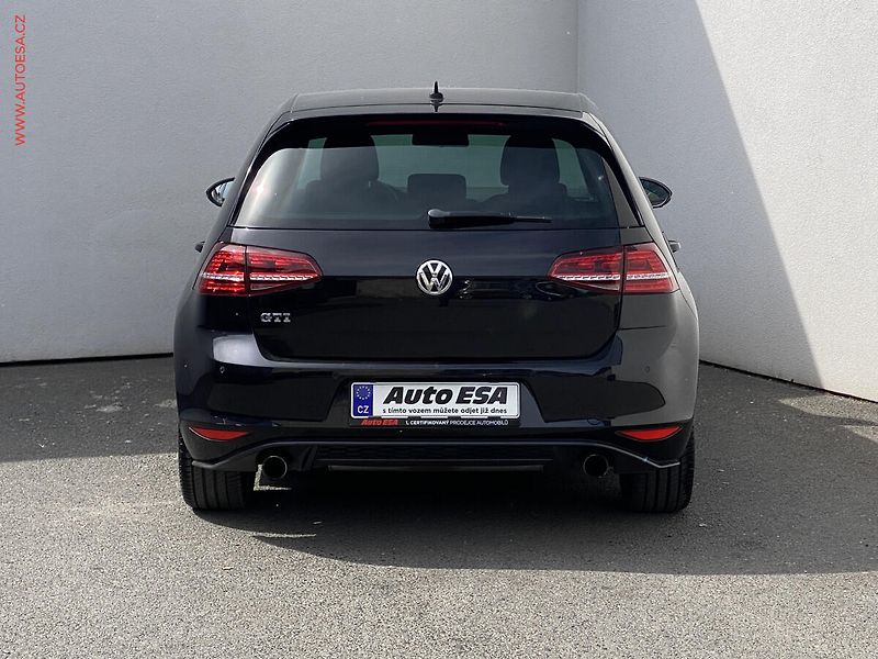 Volkswagen Golf (2014) 2.0 TSi, GTi, bixen, +ALU - fotka 5 z 19