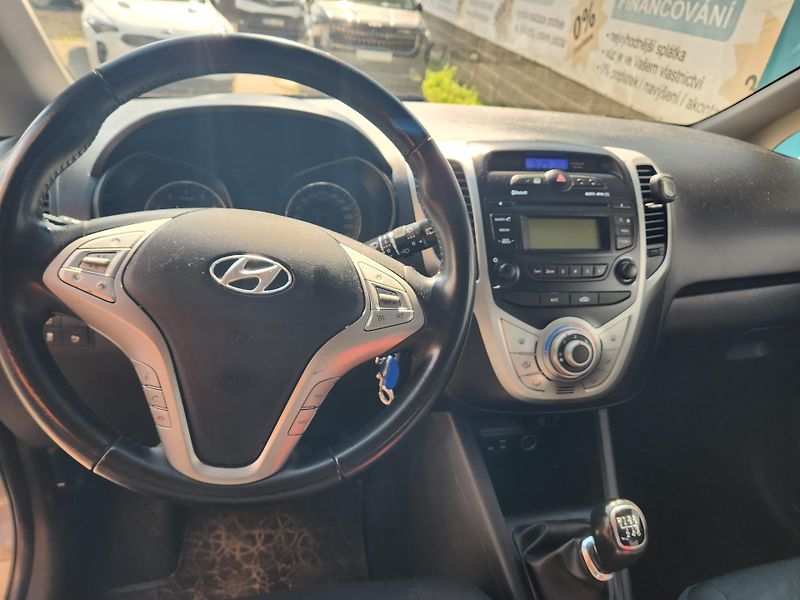 Hyundai ix20 1.6-KLIMA-SENZORY-ISOFIX - fotka 10 z 24