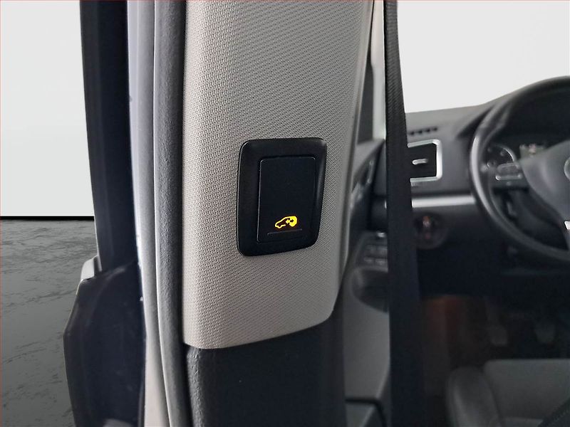 Volkswagen Sharan (2014) 2.0 TDI, Kůže, Navi, Bi-Xenony - fotka 15 z 22