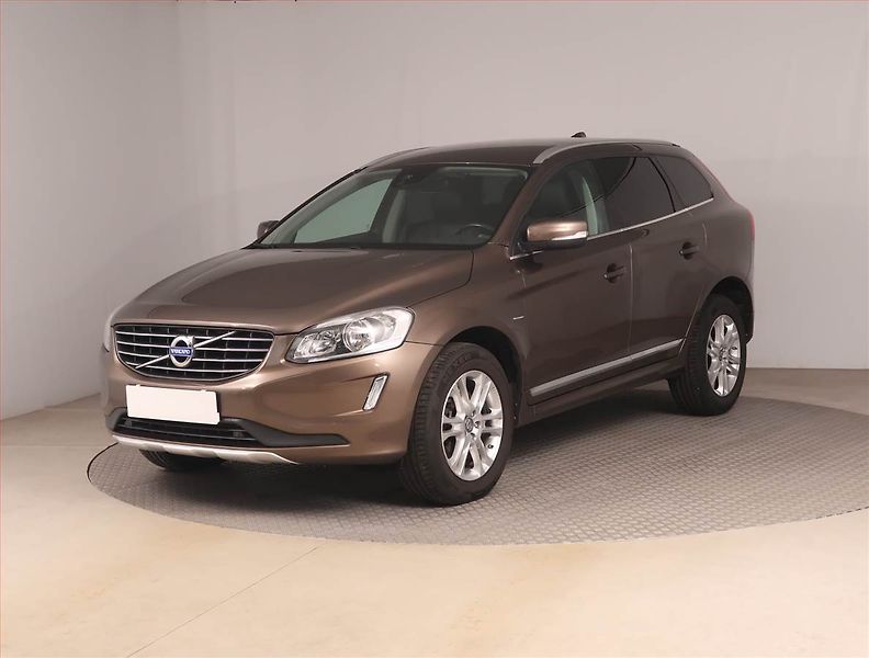 Volvo XC60 (2014) D4, 4X4, Automat, Kůže - fotka 2 z 17