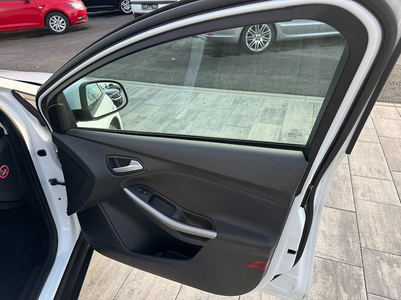 Ford Focus (2013) Trend 1.6 TDCi - fotka 25 z 29