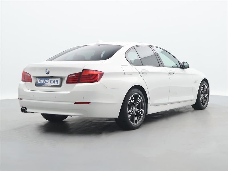 BMW Řada 5 3,0 530d 190KW xDrive CZ - fotka 7 z 31