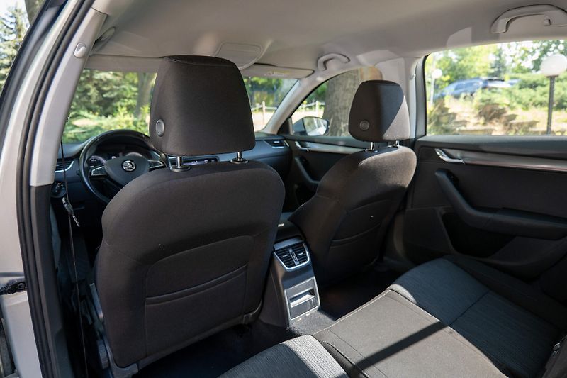 Škoda Octavia 1.0 TSI DSG CarPlay Tažné Senz - fotka 12 z 30