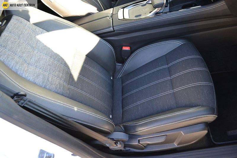 Renault Austral TECHNO MHEV 160 AUTO - fotka 12 z 48