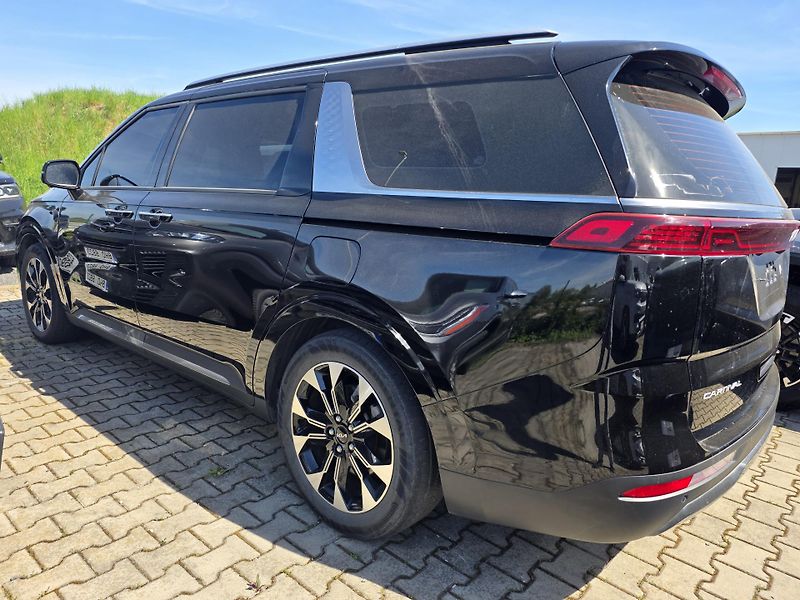Kia Carnival (2022) 2.2-9MÍST-TOP VÝBAVA.2stř.okno - fotka 17 z 19
