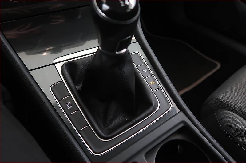 Volkswagen Golf (2017) 1.0 TSI, Serv.kniha, Tempomat - fotka 17 z 18