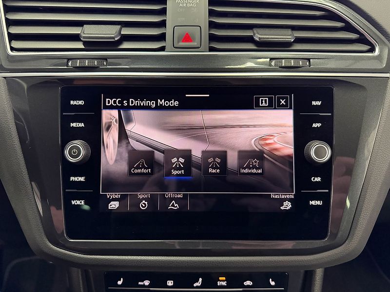 Volkswagen Tiguan 2.0 TSI 235 KW R-LINE, DSG, 4M - fotka 14 z 23