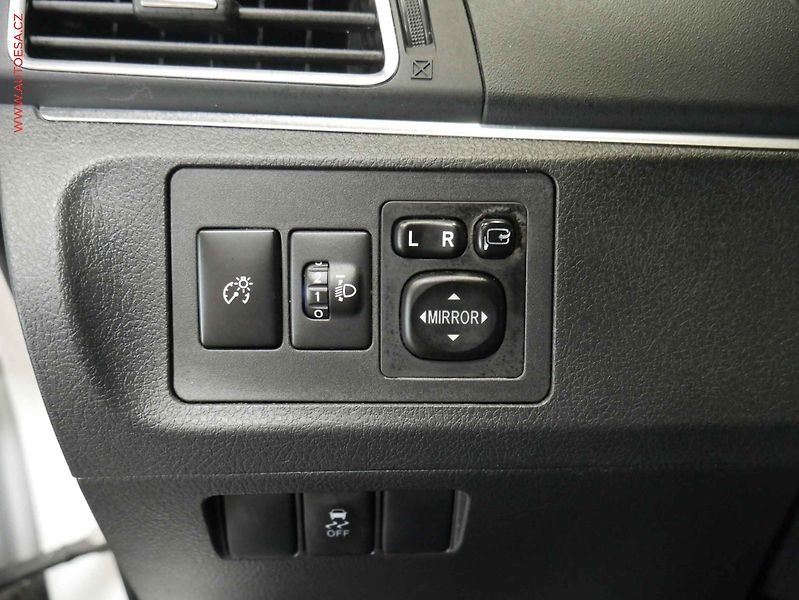 Toyota Verso (2016) 1.6 D-4D, ČR, servis.kniha - fotka 18 z 20