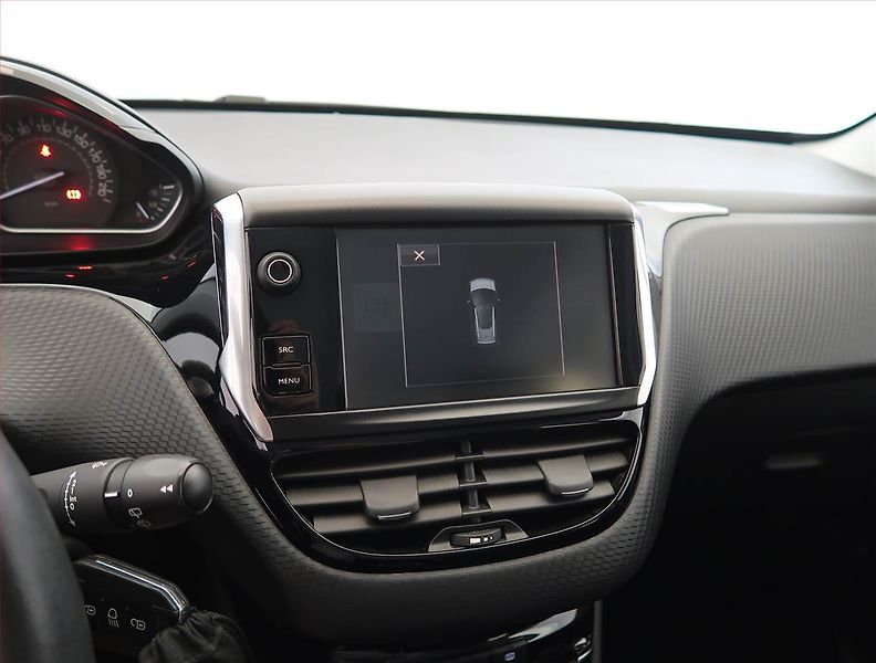 Peugeot 2008 (2016) 1.2 PureTech, Tempomat - fotka 14 z 17
