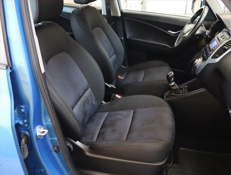 Hyundai ix20 (2017) 1.6 CVVT, ČR,1.maj - fotka 9 z 18
