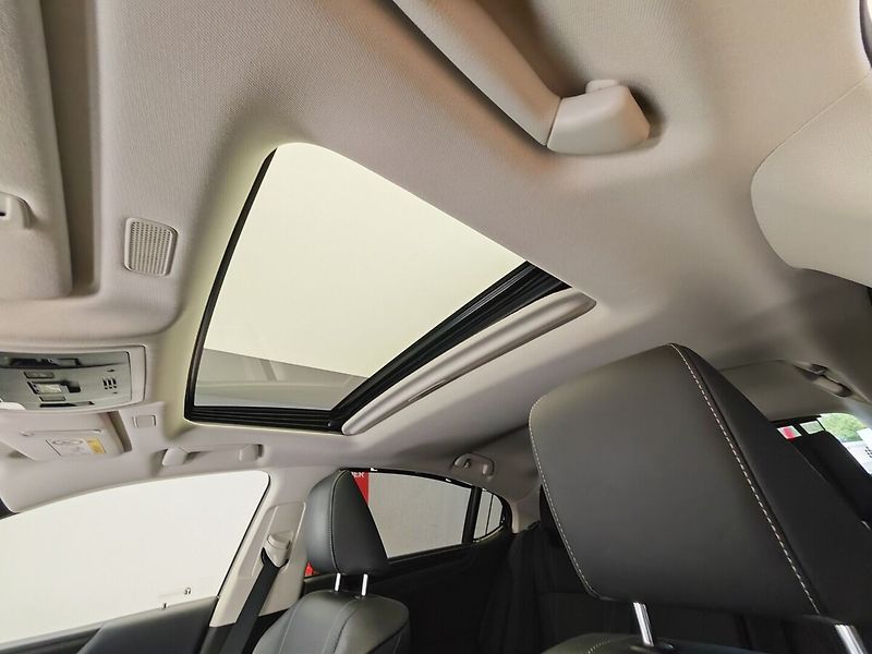 Lexus ES 300h 300h Luxury - fotka 46 z 49