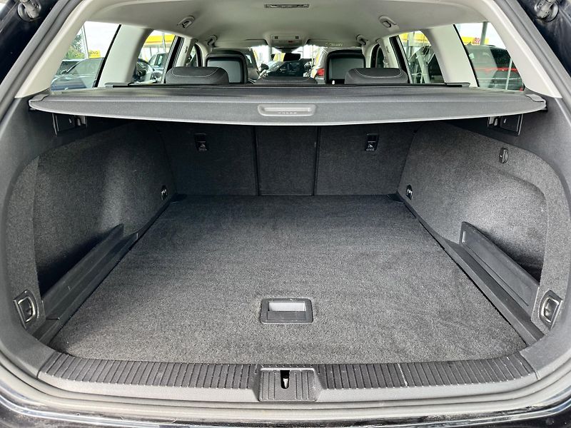 Volkswagen Passat 2,0TDI DSG*Navi*Distronic*DPH - fotka 32 z 34