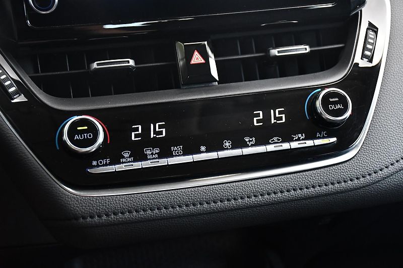 Toyota Corolla 1,5 VVT-i DYNAMIC FORCE COMFOR - fotka 32 z 50