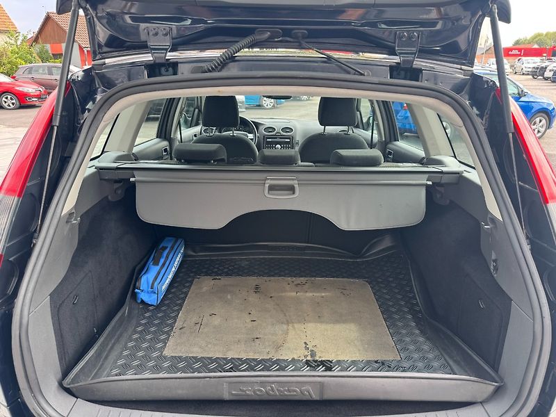 Ford Focus (2007) Ghia 2.0i 107kW - fotka 21 z 30
