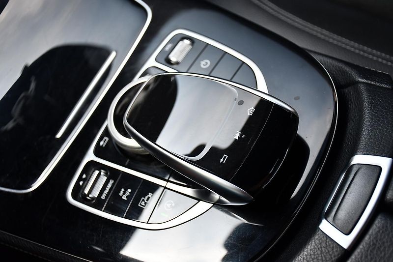 Mercedes-Benz Třídy E 350D AMG K360° HEAD-UP - fotka 34 z 51