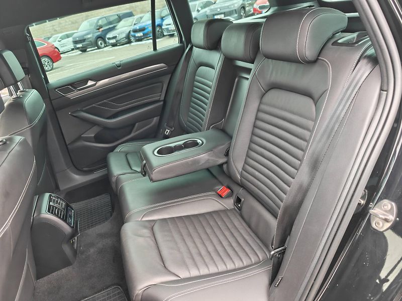 Volkswagen Passat Alltrack 7DSG 4Motion 2,0TSi - fotka 9 z 26
