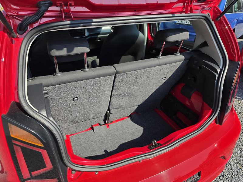 Volkswagen up! 1.0 MPI Parkovací senzory  - fotka 5 z 17