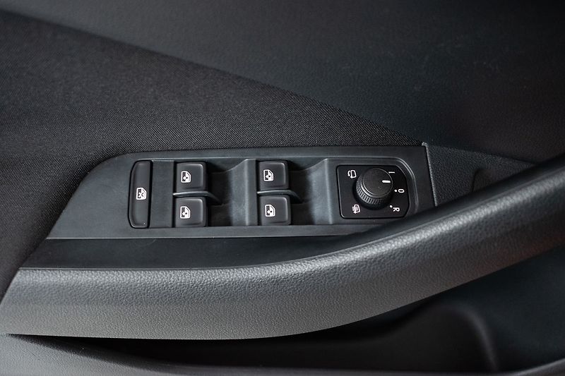 Škoda Kamiq 1.5 TSI MONTE CARLO*TAŽNÉ*ČR* - fotka 16 z 47