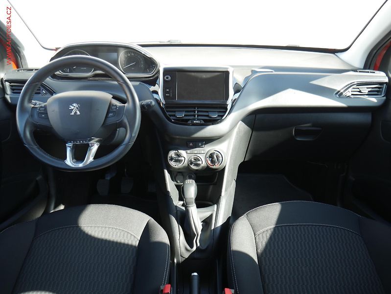 Peugeot 208 (2017) 1.2PT, ČR, AC, výhřev sed - fotka 8 z 15
