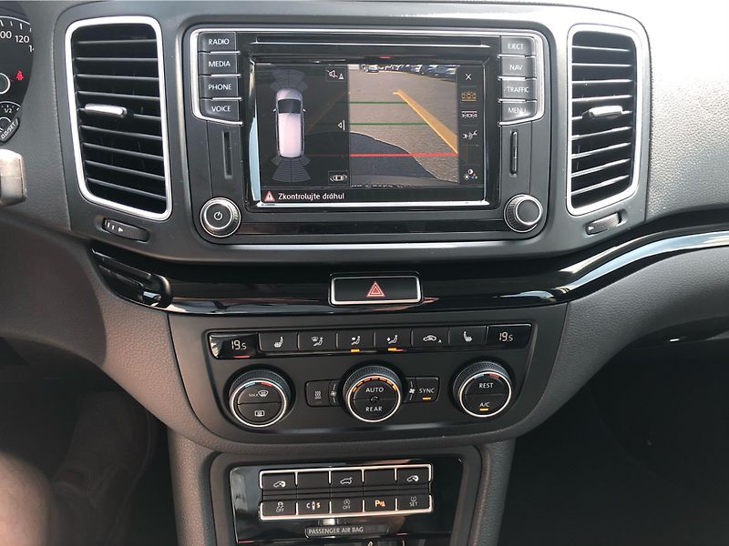 Volkswagen Sharan 2,0 TDI DSG 4motion Highline - fotka 20 z 29