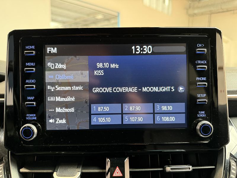 Toyota Corolla 2.0 Hybrid e-CVT Comfort Touri - fotka 7 z 18