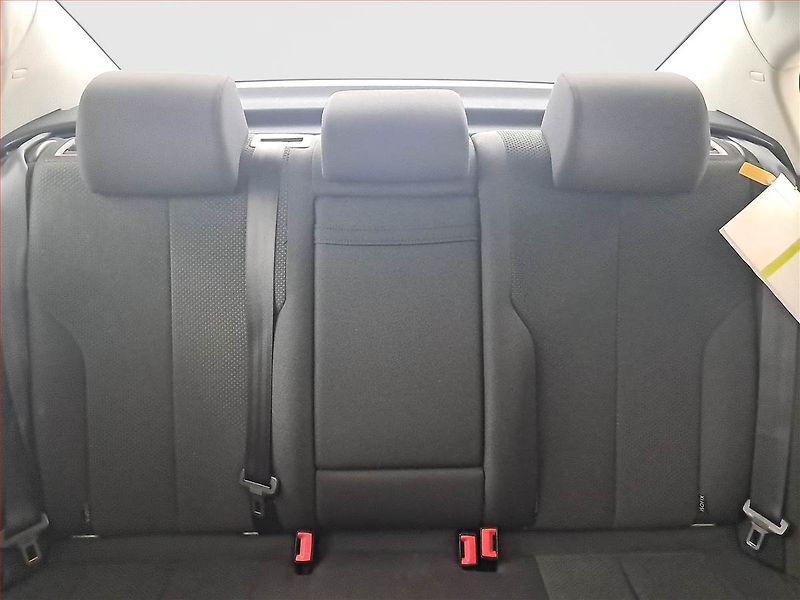 Volkswagen Passat (2010) 1.6 TDI, Serv.kniha, Navi - fotka 10 z 16
