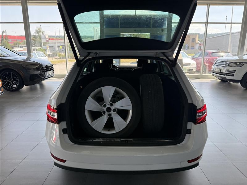 Škoda Superb 2,0   TDI 110kW,SERVISKA,ČR - fotka 26 z 29