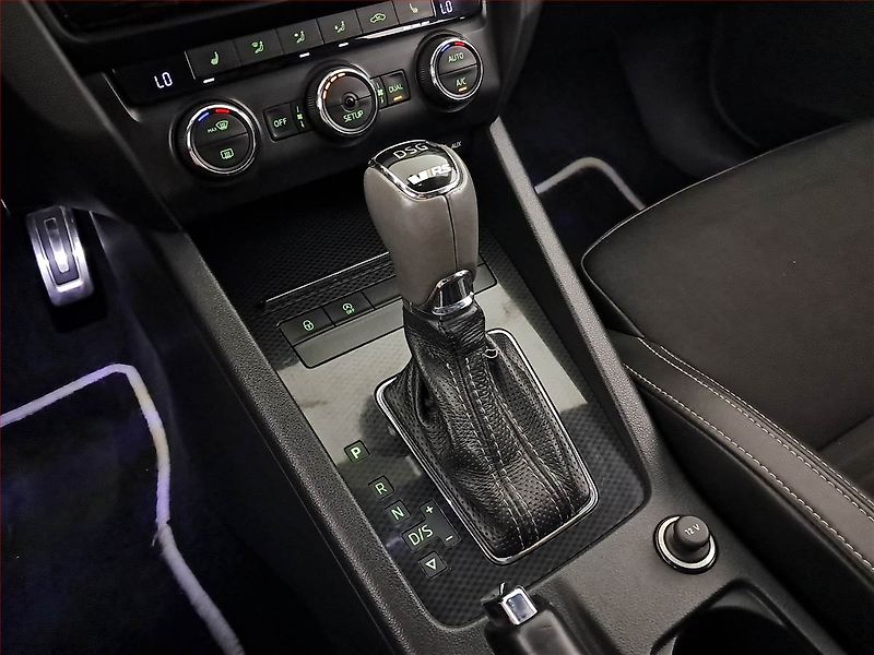 Škoda Octavia (2015) RS 2.0 TDI, Automat, Navi - fotka 13 z 24